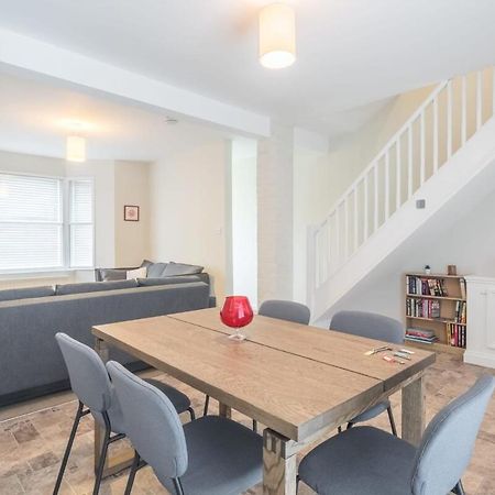 Superb Central 2 Bed Home CBG エクステリア 写真